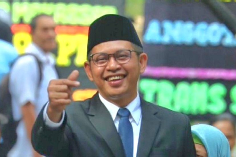 Supratman-Jabat-Ketua-DPRD-Makassar-pluzid.jpg&width=828&height=552